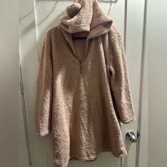 2/$30 🔥 Host Pick 🔥 Bear long sweater - Picture 4 of 4